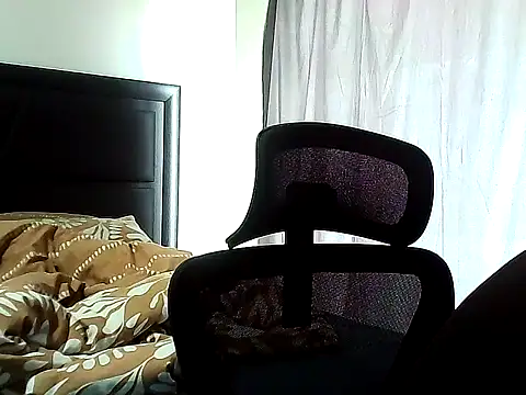 Snapshot of Yardie_bone chatting on December 2025 04:39:02 AM Yardie bone online show from December 2025 04:39:02 AM