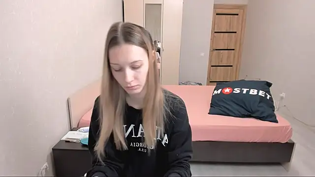 Snapshot of OliviaLukas chatting on December 2024 05:42:01 PM OliviaLukas online show from December 2024 05:42:01 PM