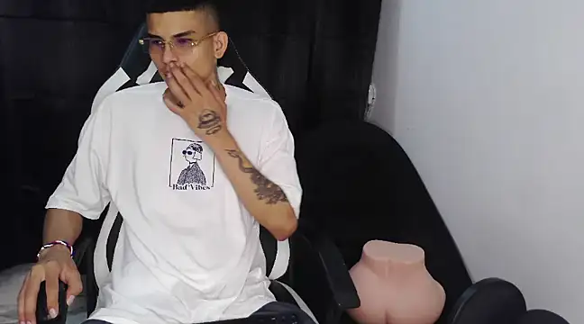 hot king20 online show from March 2025 08:38:02 PM