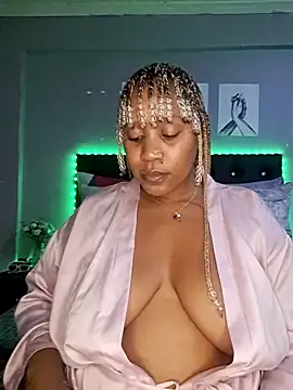 Snapshot of Toya_P chatting on March 2025 07:25:01 PM Toya P online show from March 2025 07:25:01 PM