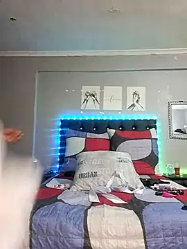 Snapshot of Toya_P chatting on November 2025 08:47:01 AM Toya P online show from November 2025 08:47:01 AM