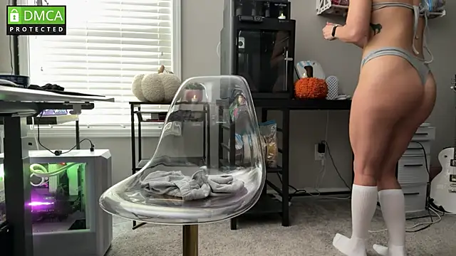 Snapshot of Cosmic_Rose chatting on November 2025 03:01:02 PM Cosmic Rose online show from November 2025 03:01:02 PM