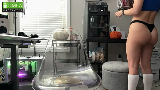 Snapshot of Cosmic_Rose chatting on November 2025 02:17:01 PM Cosmic Rose online show from November 2025 02:17:01 PM