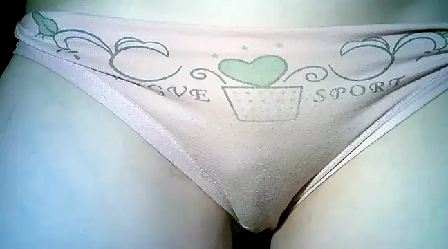 Snapshot of VikkyVikiss chatting on March 2025 08:22:01 PM VikkyVikiss online show from March 2025 08:22:01 PM