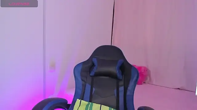 Snapshot of roseliam25 chatting on October 2025 07:55:01 PM roseliam25 online show from October 2025 07:55:01 PM