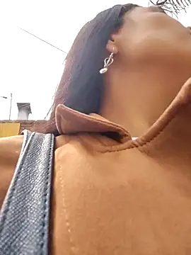 Snapshot of Astrid-- chatting on September 2025 03:01:01 PM Astrid-- online show from September 2025 03:01:01 PM