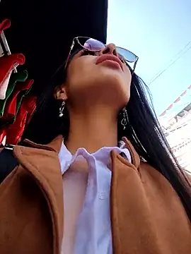 Snapshot of Astrid-- chatting on December 2025 03:05:01 PM Astrid-- online show from December 2025 03:05:01 PM