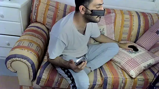 Snapshot of boymoon_20 chatting on December 2024 10:05:01 PM boymoon 20 online show from December 2024 10:05:01 PM