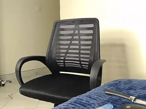 Snapshot of CurvyGlass chatting on January 2025 08:40:02 AM CurvyGlass online show from January 2025 08:40:02 AM