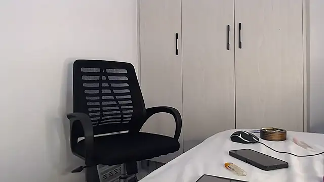 Snapshot of CurvyGlass chatting on October 2025 02:47:02 PM CurvyGlass online show from October 2025 02:47:02 PM