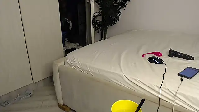 Snapshot of CurvyGlass chatting on October 2025 10:21:01 PM CurvyGlass online show from October 2025 10:21:01 PM