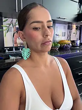 Mau White online show from December 2024 08:16:01 PM