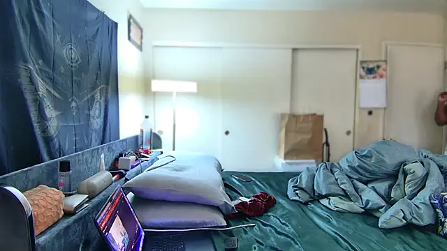 Yagurl  west online show from January 2025 09:35:02 PM