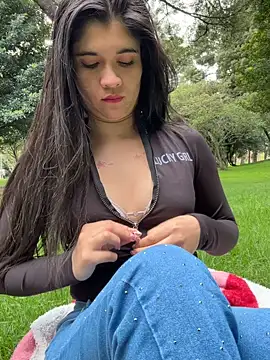 Snapshot of ambar-adaams chatting on June 2026 09:35:02 PM ambar-adaams online show from June 2026 09:35:02 PM