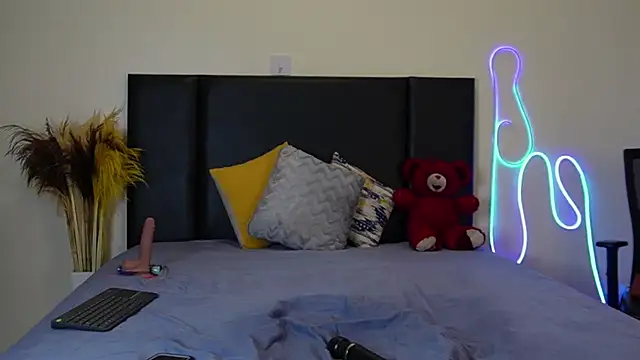 Snapshot of RosesRRed chatting on December 2024 02:36:01 AM RosesRRed online show from December 2024 02:36:01 AM