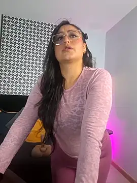 Snapshot of Amber_gold_ chatting on April 2026 04:23:02 AM Amber gold online show from April 2026 04:23:02 AM