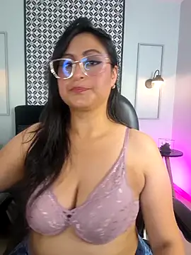 Snapshot of Amber_gold_ chatting on April 2026 11:39:02 PM Amber gold online show from April 2026 11:39:02 PM
