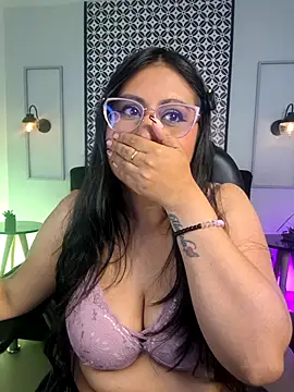 Snapshot of Amber_gold_ chatting on April 2026 04:30:02 AM Amber gold online show from April 2026 04:30:02 AM