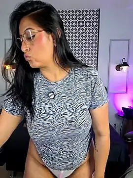 Snapshot of Amber_gold_ chatting on May 2026 02:40:02 AM Amber gold online show from May 2026 02:40:02 AM