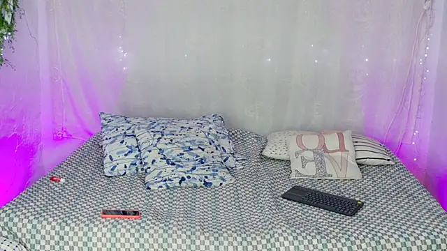 Snapshot of lau_sil chatting on October 2025 09:35:02 PM lau sil online show from October 2025 09:35:02 PM