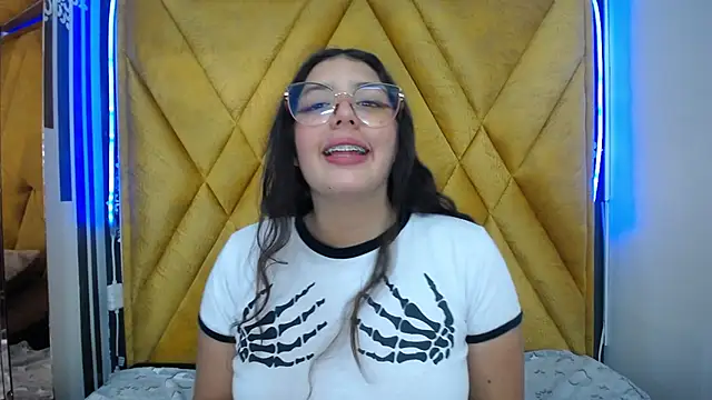 Paola Lyon  online show from February 2025 09:04:01 PM