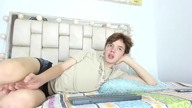 daniel hot03 online show from November 2025 01:44:02 PM