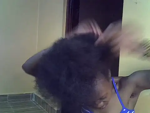 Snapshot of Tanaissa2 chatting on November 2025 06:28:02 PM Tanaissa2 online show from November 2025 06:28:02 PM