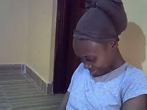 Snapshot of Tanaissa2 chatting on November 2025 11:48:01 PM Tanaissa2 online show from November 2025 11:48:01 PM