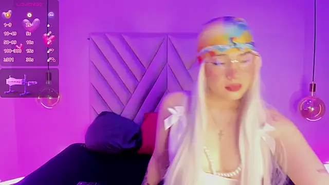 Snapshot of EmmaSwift_ chatting on December 2025 02:39:01 AM EmmaSwift online show from December 2025 02:39:01 AM