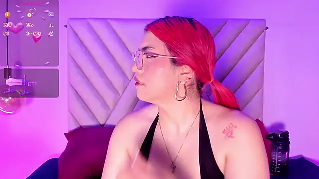 Snapshot of EmmaSwift_ chatting on February 2026 02:05:01 AM EmmaSwift online show from February 2026 02:05:01 AM