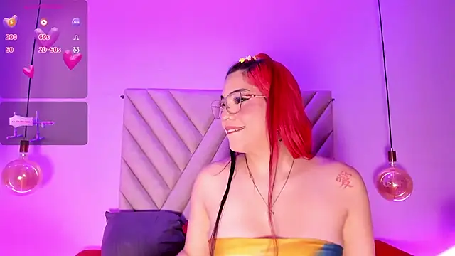 Snapshot of EmmaSwift_ chatting on February 2026 02:05:01 AM EmmaSwift online show from February 2026 02:05:01 AM