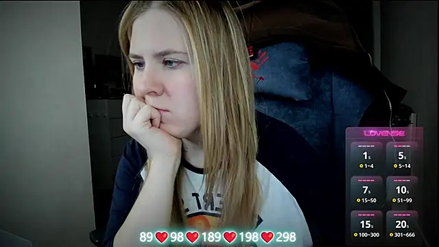 Olivia Munk online show from November 2025 04:00:02 AM