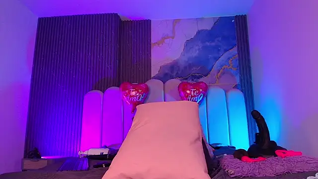 jones maddy  online show from February 2026 12:01:01 PM