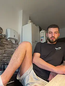 Snapshot of ElChapoGuzman95 chatting on November 2025 06:46:02 AM ElChapoGuzman95 online show from November 2025 06:46:02 AM