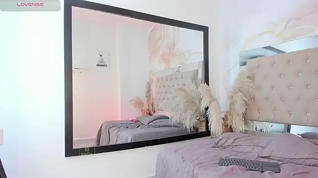 Snapshot of ainaah_ chatting on February 2025 06:12:01 PM ainaah online show from February 2025 06:12:01 PM