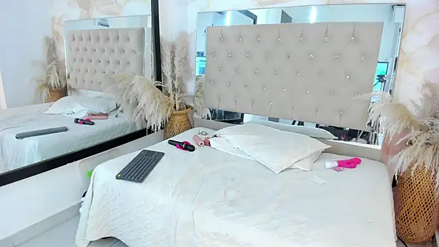 Snapshot of ainaah_ chatting on February 2025 02:32:01 PM ainaah online show from February 2025 02:32:01 PM