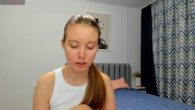 Snapshot of Peggy_Beauty chatting on December 2024 03:13:02 PM Peggy Beauty online show from December 2024 03:13:02 PM