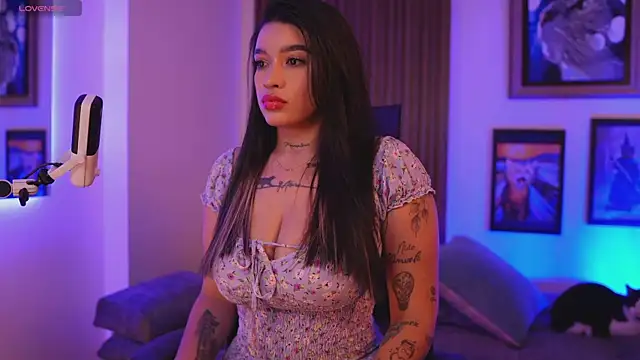 Snapshot of HannahW_ chatting on December 2024 09:35:01 PM HannahW online show from December 2024 09:35:01 PM