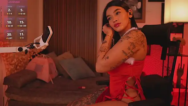 Snapshot of HannahW_ chatting on December 2024 10:39:02 PM HannahW online show from December 2024 10:39:02 PM