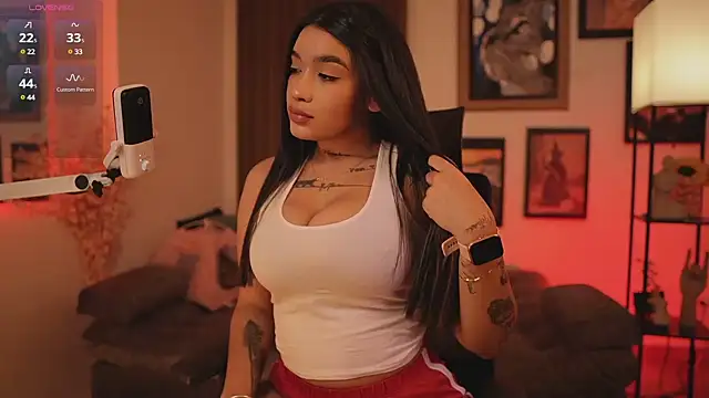 Snapshot of HannahW_ chatting on December 2024 03:24:02 PM HannahW online show from December 2024 03:24:02 PM