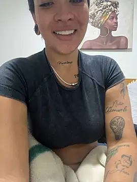 Snapshot of HannahW_ chatting on December 2024 11:26:02 PM HannahW online show from December 2024 11:26:02 PM