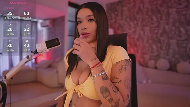 Snapshot of HannahW_ chatting on September 2025 06:52:02 PM HannahW online show from September 2025 06:52:02 PM