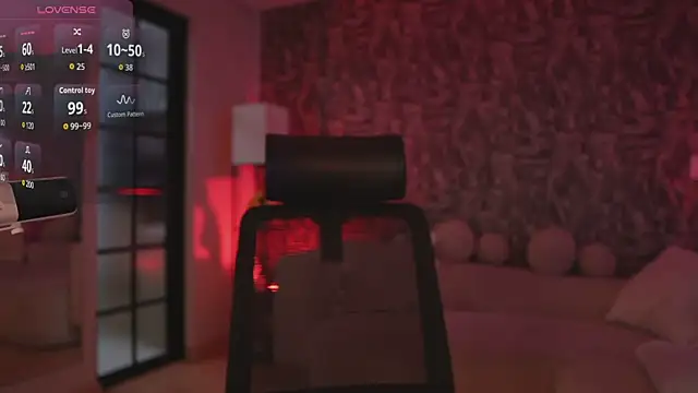 Snapshot of HannahW_ chatting on September 2025 12:07:01 PM HannahW online show from September 2025 12:07:01 PM