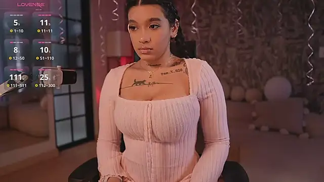 Snapshot of HannahW_ chatting on October 2025 09:15:02 PM HannahW online show from October 2025 09:15:02 PM