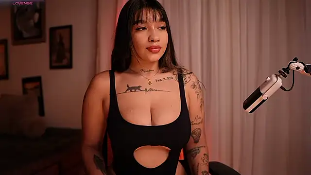 Snapshot of HannahW_ chatting on January 2026 10:24:01 PM HannahW online show from January 2026 10:24:01 PM