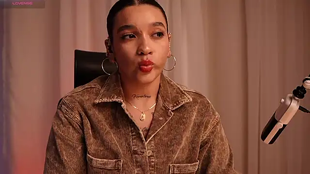 Snapshot of HannahW_ chatting on February 2026 10:19:01 PM HannahW online show from February 2026 10:19:01 PM