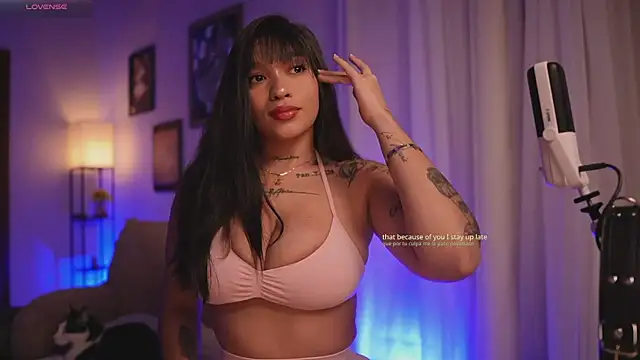 Snapshot of HannahW_ chatting on February 2026 10:46:02 PM HannahW online show from February 2026 10:46:02 PM