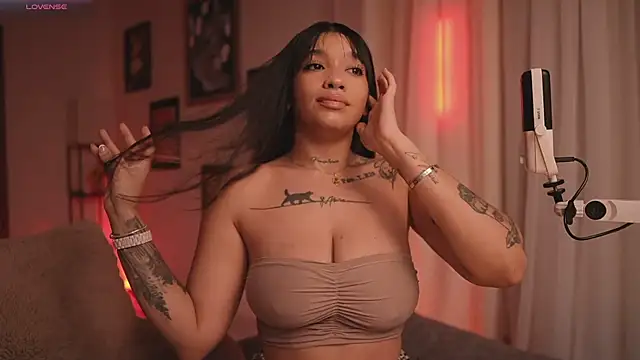 Snapshot of HannahW_ chatting on February 2026 03:26:02 PM HannahW online show from February 2026 03:26:02 PM