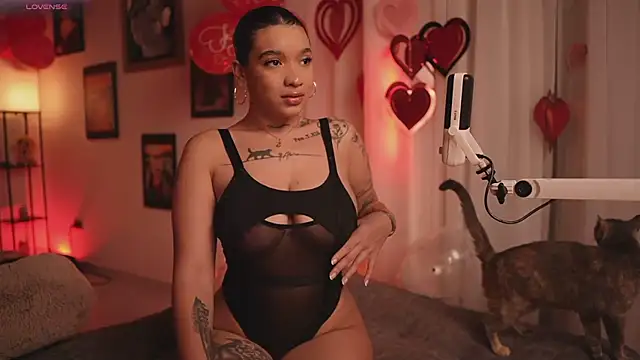 Snapshot of HannahW_ chatting on February 2026 10:06:02 PM HannahW online show from February 2026 10:06:02 PM