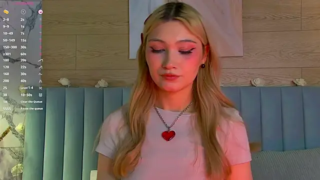 Snapshot of CarolReeves chatting on February 2025 09:04:01 AM CarolReeves online show from February 2025 09:04:01 AM